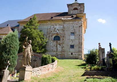 sv. Barbora před stejnojmenným kostelem