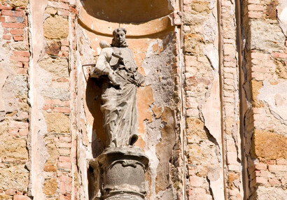 sv. Antonín Paduánský na průčelí kostela sv. Barbory